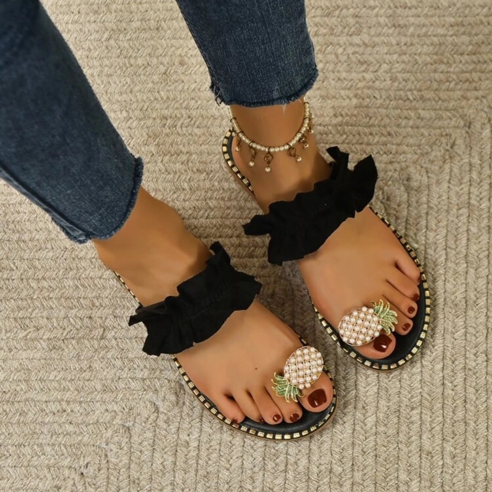 Black Pineapple Toe Ring Sandals - Picture 4 of 5